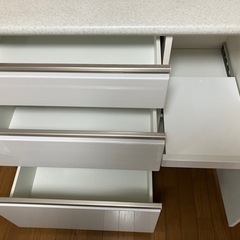 ニトリの白いカップボード　お取引き中の画像