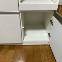 ニトリの白いカップボード　お取引き中の画像