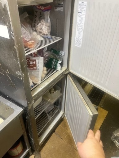 業務用冷凍庫(二つ扉)