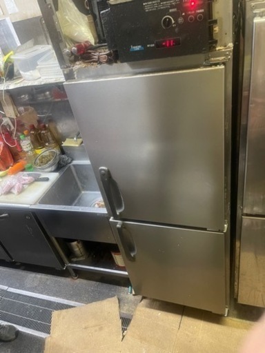 業務用冷凍庫(二つ扉)