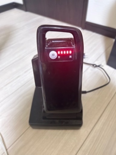 電動アシスト自転車のバッテリーと充電器