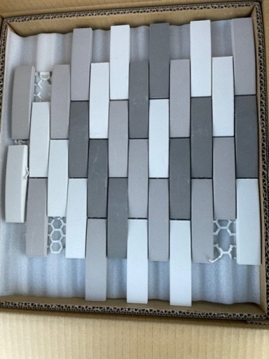 内装材　壁　タイル