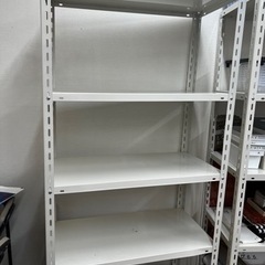 白スチールラックの画像