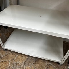 白スチールラックの画像