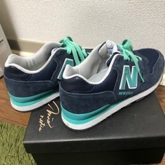 スニーカー　23.5cmの画像