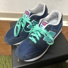 スニーカー　23.5cm