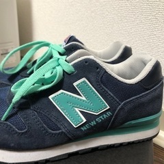 スニーカー　23.5cmの画像