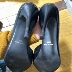 【譲渡先決定】無料/女性用ヒール　23.5とMサイズの画像