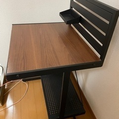 パソコンデスクの画像