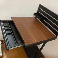 パソコンデスクの画像