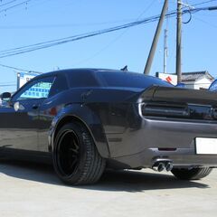 ダッジ　チャレンジャー　ＳＸＴ【自社ローン対応不可・保証無】　 ２０１５年モデル　オートチェック確認済　ＬＢ☆ＷＯＲＫＳ　ｂｏｄｙＫＩＴ　エアロ　ＷＯＲＫ２０ＡＷ　ダウンサス　社外マフラー　黒革シート　シートヒーター　アルパインオーディオシステムの画像