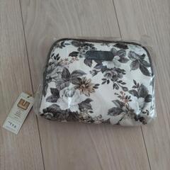 未使用☆シックな花柄！オシャレなポーチの画像