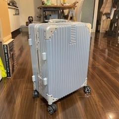 スーツケース