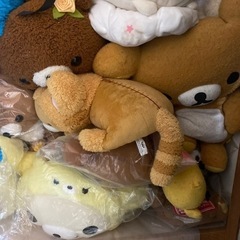 すみっコぐらしやリラックマなどのぬいぐるみの画像