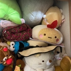 すみっコぐらしやリラックマなどのぬいぐるみの画像