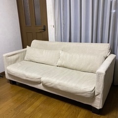 【美品です！】クッション付き3人用ソファ 即日お渡し可能です😊の画像