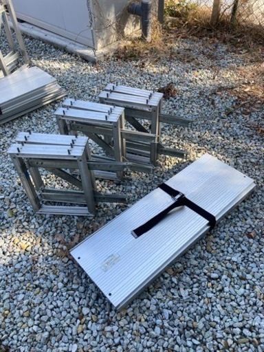 ニード　ひな壇　ひな段　アルミ　集合写真　写真撮影 1段1セット ニード製のアルミのひな壇 1段セット