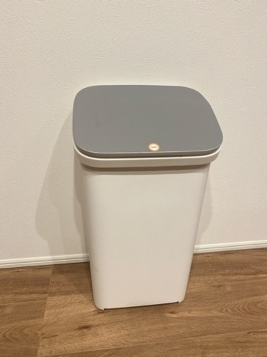 ゴミ箱　20L プッシュ式　スタイリッシュ　白