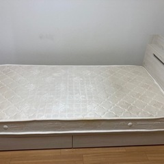 シングルベッド　
