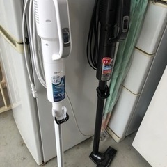 アイリスオーヤマ 小型スティッククリーナー 白&黒 各500円