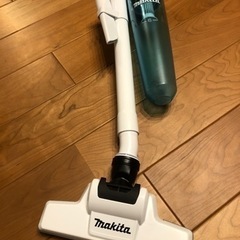 マキタ　コードレス掃除機　充電器付きの画像