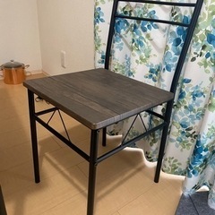 ダイニングテーブル イス2脚の画像