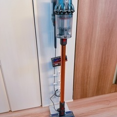 コードレス掃除機　dyson ダイソンV10 fluffy SV12 スタンド付き