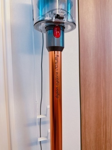 コードレス掃除機　dyson ダイソンV10 fluffy SV12 スタンド付き