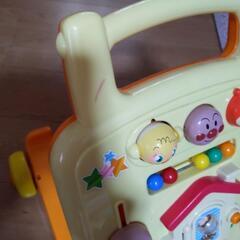 アンパンマン歩行器押し車の画像