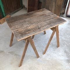 店舗や屋外で。古材で作ったテーブル 