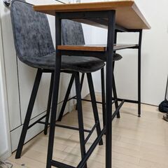 ハイチェア×2及びカウンターテーブル×1【2年程使用】