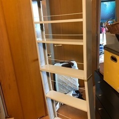 隙間用本棚取りに来れる方