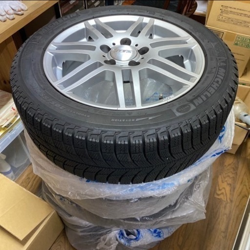 16インチアルミホイール付きスタッドレスタイヤ