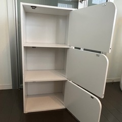 扉付き3段カラーボックスの画像