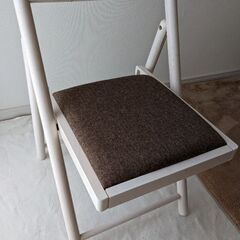 折りたたみ椅子の画像
