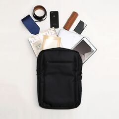 未使用新品 スクエア リュック バックパック 黒 ビジネスリュック PCバック 通勤 通学 2WAY 旅行 軽量 撥水加工 収納袋付き USBポートの画像