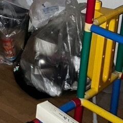 【無料で差し上げます】子供用の小さい椅子（２脚）、プレイジムなどの画像