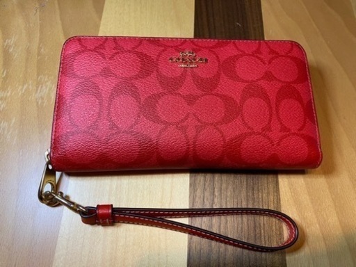 コーチ長財布　レッド　ほぼ未使用