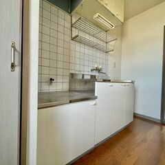 保証会社・火災保険（初期費用家主様負担）！敷地内駐車場無料1台！高速インターネット無料！敷金・礼金・仲介手数料ありません！家賃２８,０００円、管理費２，０００円！ジモティーからの問い合わせでフリーレント１ヶ月！１階！諸条件何でもご相談くださいませ！「サンシャインバレーⅡ」 - 不動産