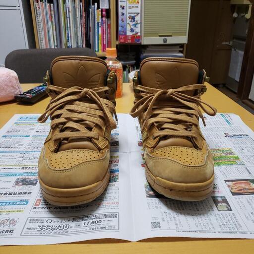 adidasハイカットスニーカー