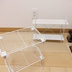 ダイソー　コレクションケース　ボックス　アーチワイドＬひな壇　アーチ深型ひな壇　9品　棚　ホワイト　3品　2000円以上相当の品の画像