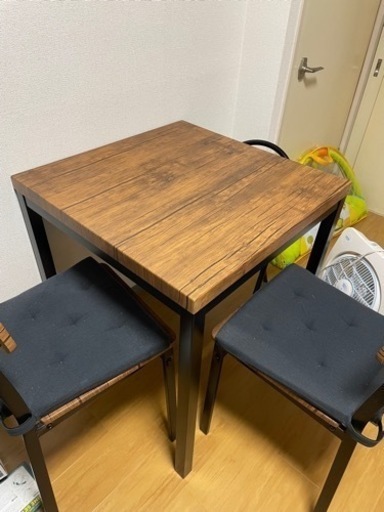 テーブルとイス