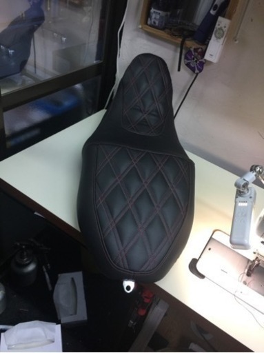 バイクのシート張り替えます！！
