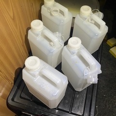 (再出品)２ℓプラ角瓶譲ります。