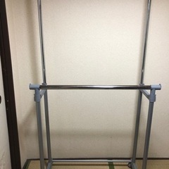 衣服ラックの画像