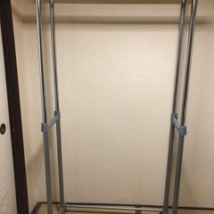 衣服ラックの画像