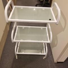 ガラステーブル　キャスター付きの画像