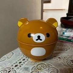 決まりました。ローソンリラックマの皿とお椀差し上げます。