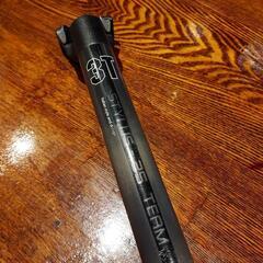 20900円の品 3T ロードバイカーボンシートポストSTYLUS 25 TEAM STEALTHの画像