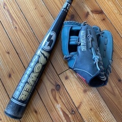 軟式少年用　野球バットとグローブ